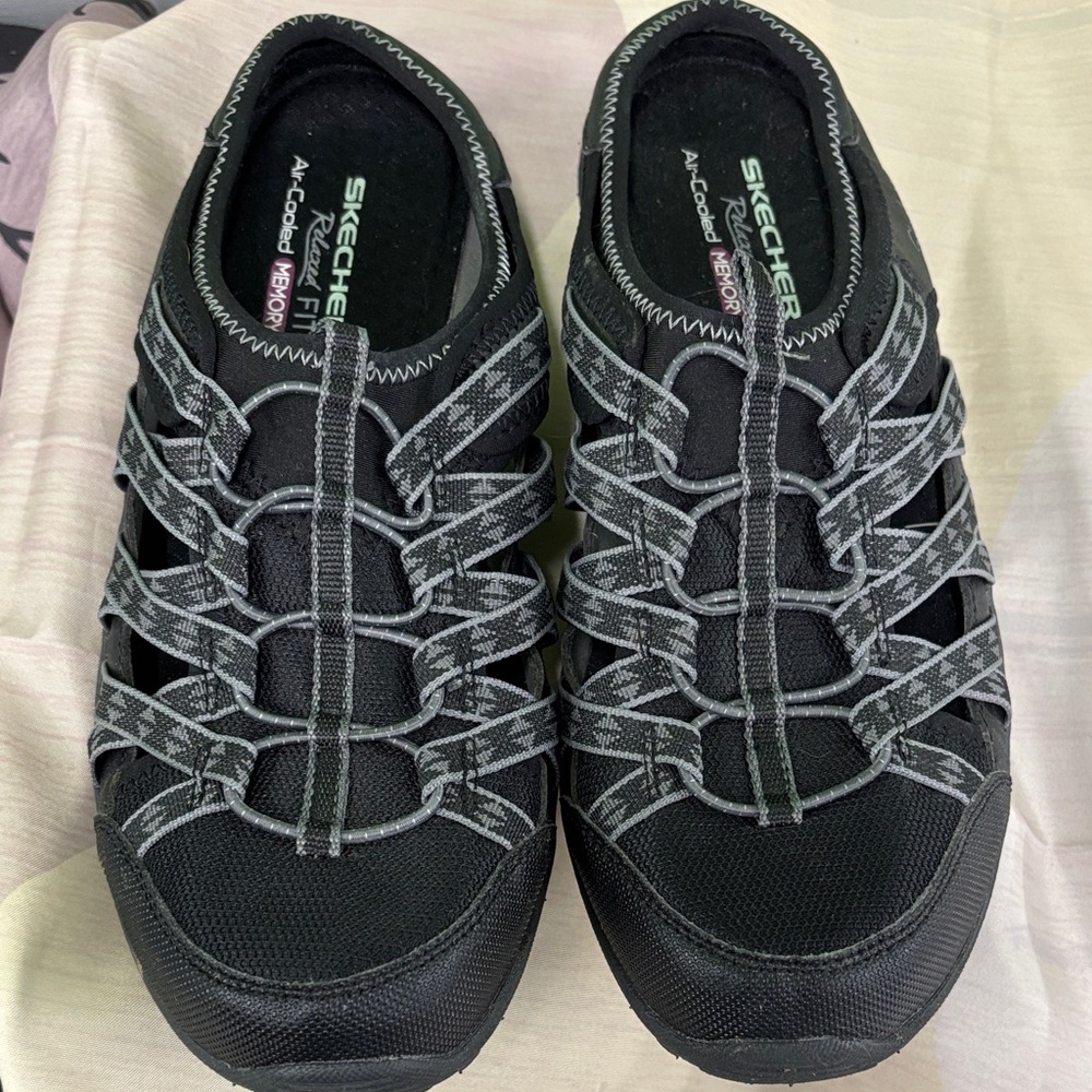 Skechers Black and Gray Slip-On Sneakers Sz 9 Excellent Condition